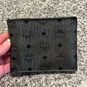 Used MCM Bifold Wallet 💯 authentic